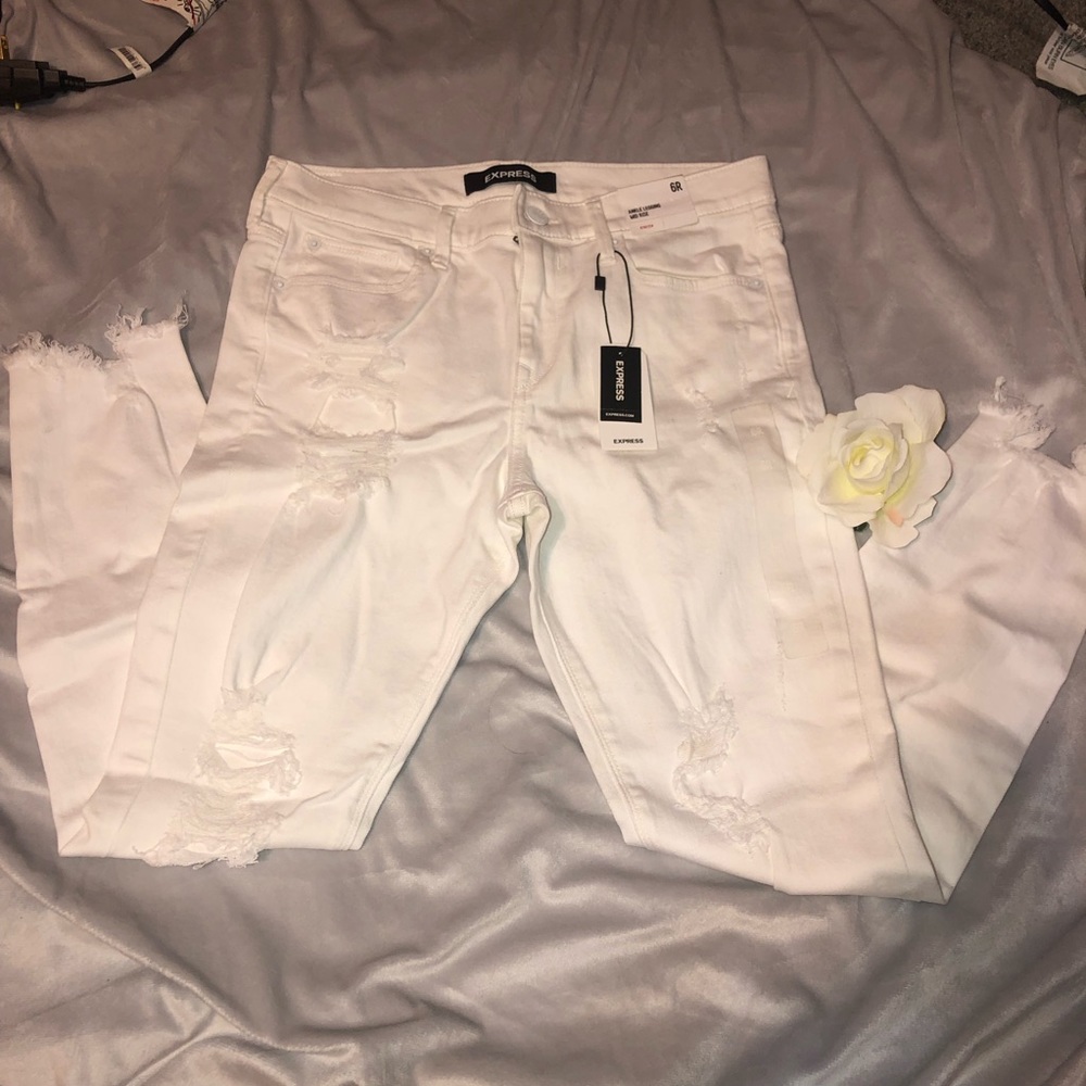EXPRESS MID RISE WHITE RIPPED STRETCH JEANS - Picture 5 of 7